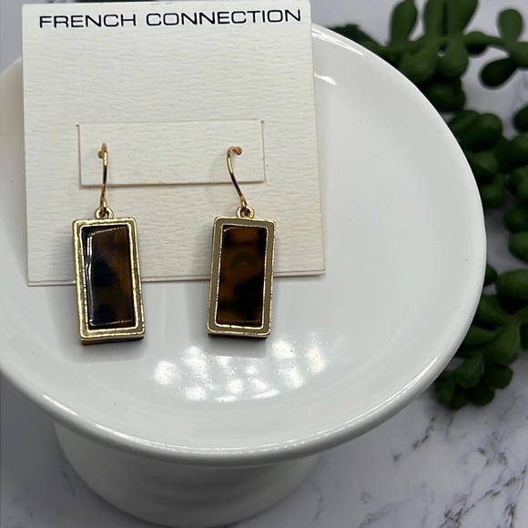 NWT French Connection Faux Tortoiseshell Earrings. - Picture 3 of 5